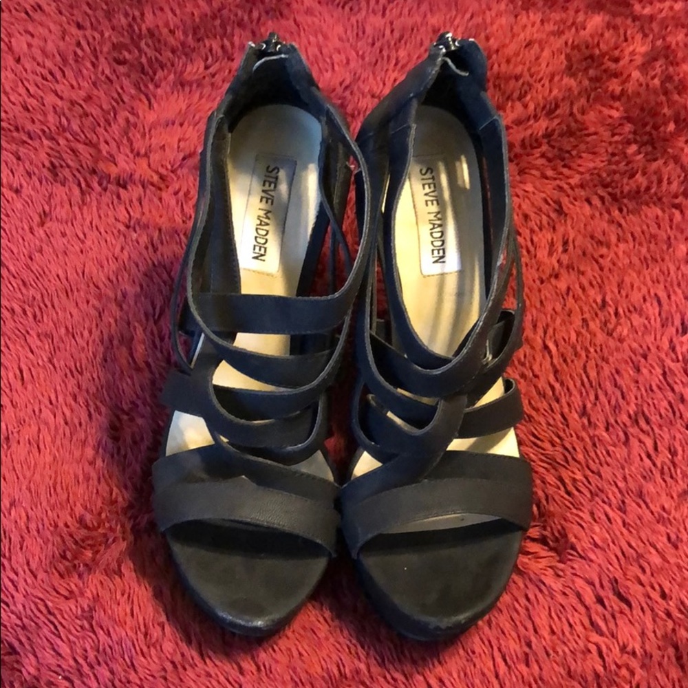 Black wedges